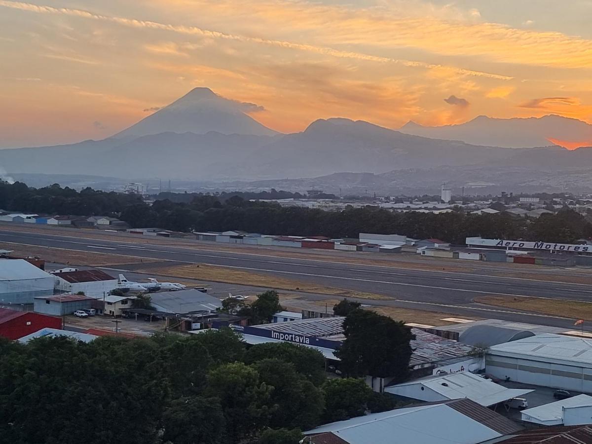 Amazing Volcano Views In Front Of Airport Guatemala Exterior foto