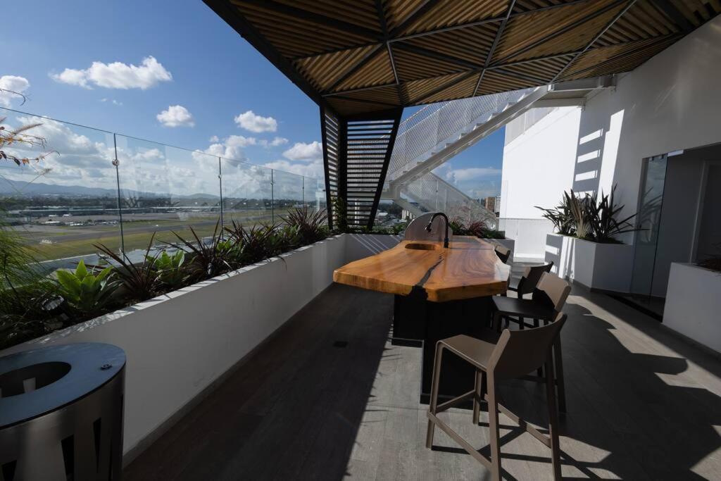 Amazing Volcano Views In Front Of Airport Guatemala Exterior foto