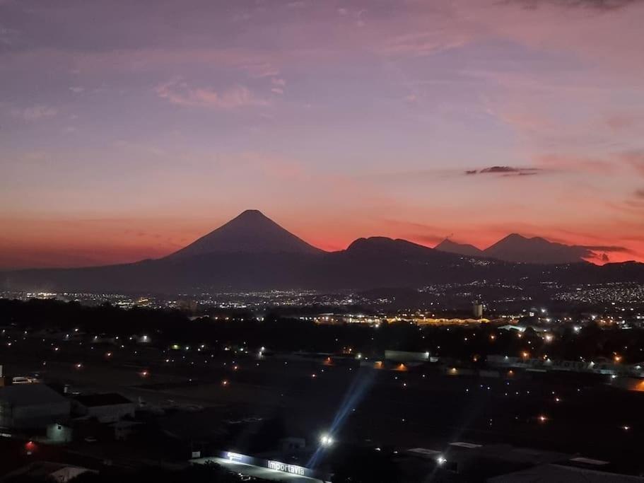 Amazing Volcano Views In Front Of Airport Guatemala Exterior foto
